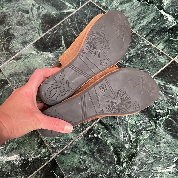 Off the beaten path 2 pairs bundle sandals bundle - Picture 8 of 9